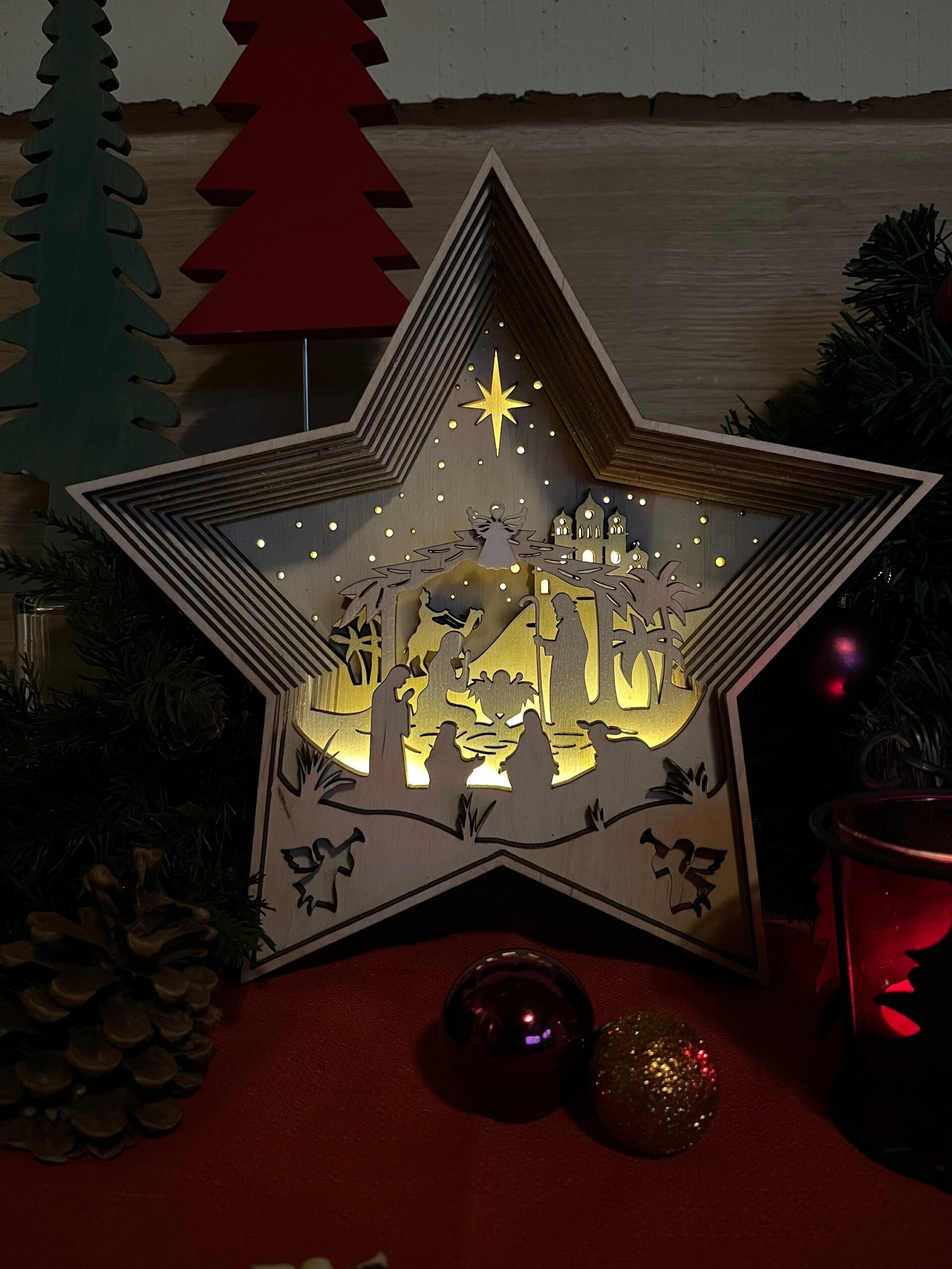 Weihnachtskrippe, Geburt Jesus, Christliche Dekoration, Traditionelle Weihnachtskrippe, handgefertigte Weihnachtskrippe, Krippe aus Holz, Perfektes Geschenk für Oma